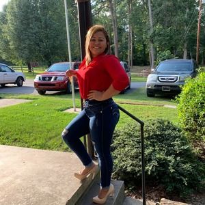 Meet your Posher, Lesly